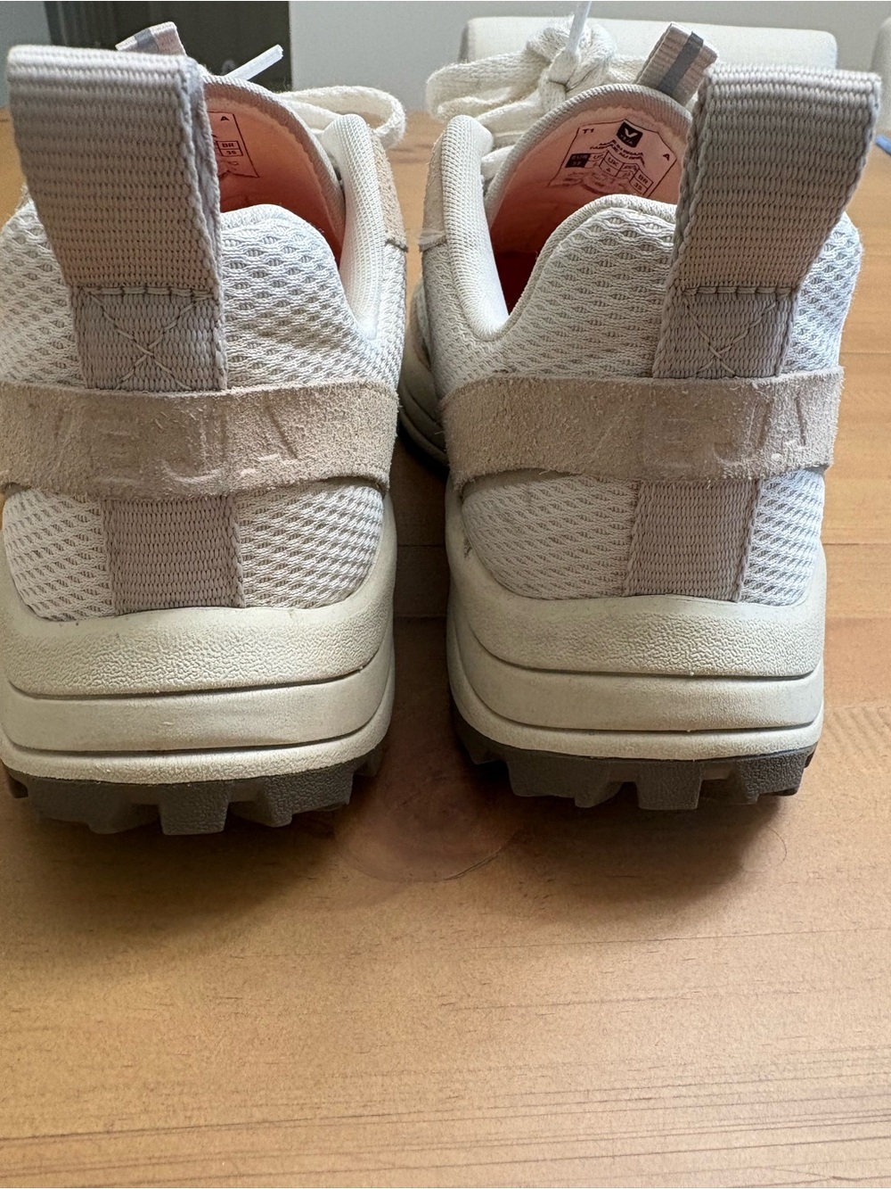 Veja Women's Venturi Sneaker - Picture 6 of 8